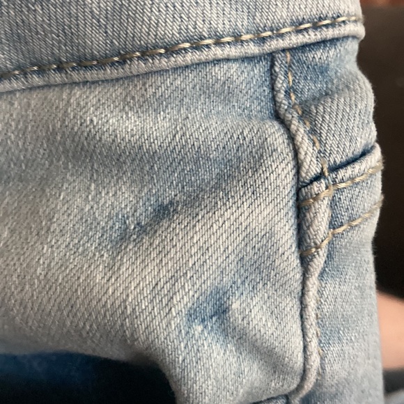 $12 Sz10 Jeans shorts-Time & Tru-69%Cotton/25%Poly/3%Rayon/3% Spandex 9”Inseam - Picture 6 of 6